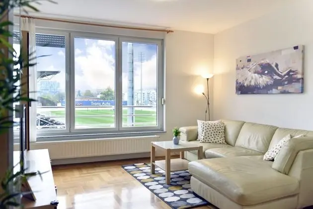 Apartment Stadium - Öne Çıkan Resim