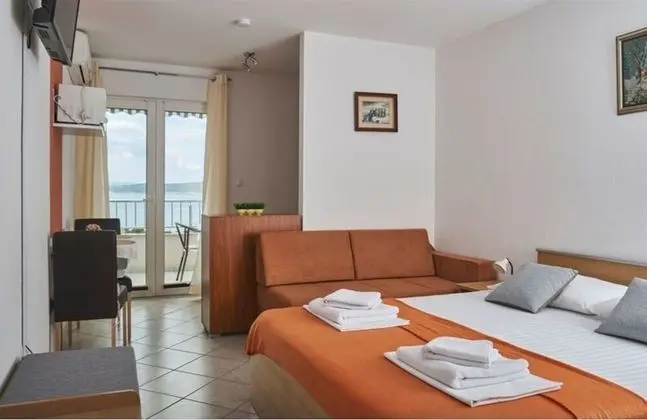 Apartment Studio With Sea View for 23 People