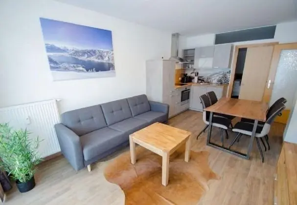 Apartment Summer & Winter Fun I - Öne Çıkan Resim
