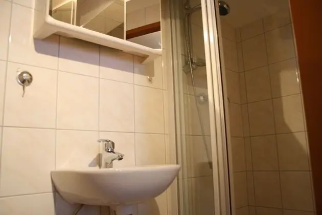 Apartment in Taxenbach With Garden, Garden Furniture, BBQ - Banyo Özellikleri