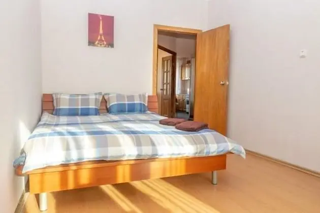 Apartment on Tolstogo St. 25