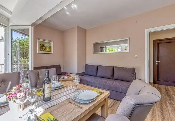 Apartment Tonka 220m From the Beach