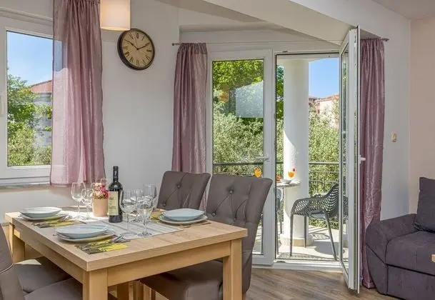 Apartment Tonka 220m From the Beach - Yerinde Yemek