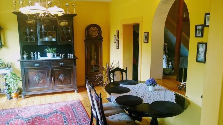 Apartment Under Cedar