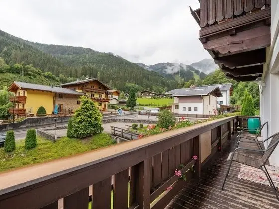 Apartment in Zell am See With Ski-storage, Parking & Balcony