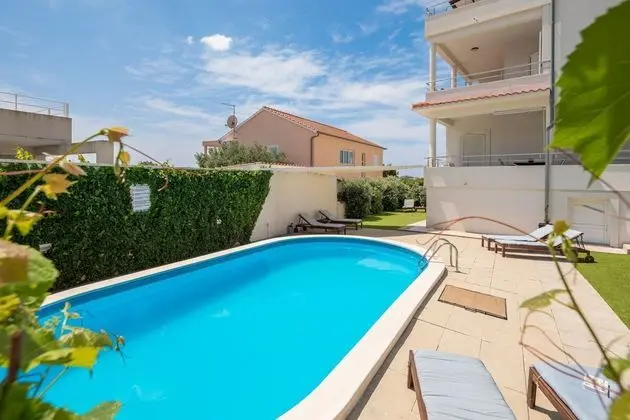 Apartments Arausa with Pool - Havuz