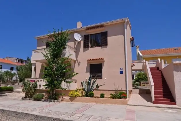 Apartments Cola - Dış Mekan