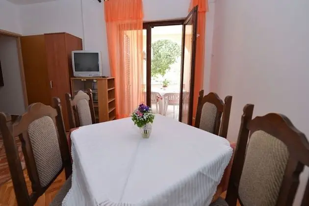 Apartments Cola - Oda Düzeni
