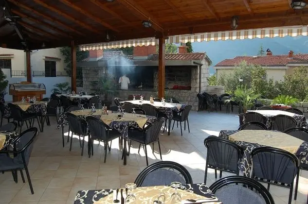 Apartments Dobrotski Dvori - Yerinde Yemek