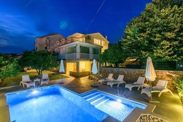 Apartments Dubravka - Havuz