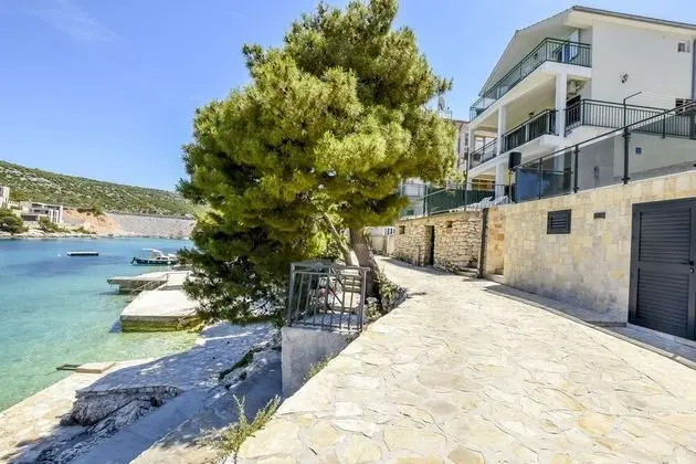 Apartments Ivica