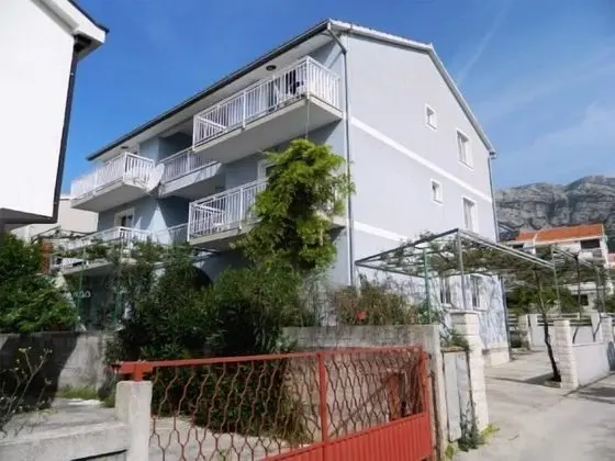 Apartments Jakir