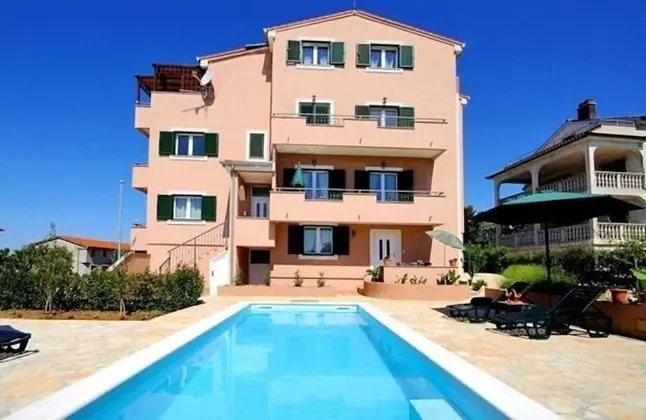 Apartments Lara & Luka