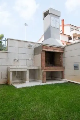 Apartments Lumare with private pool - Dış Mekan