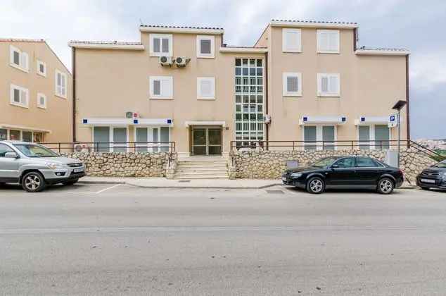 Apartments  Maky