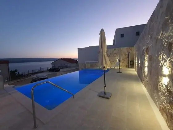 Apartments Mate with pool