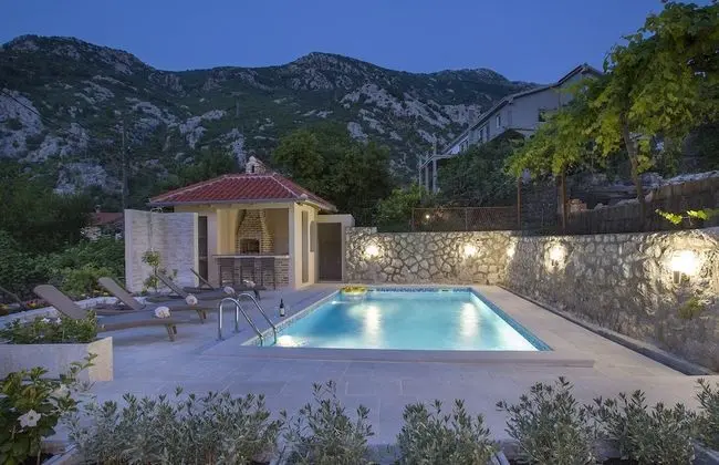 Apartments Mezini 11 - Dış Mekan