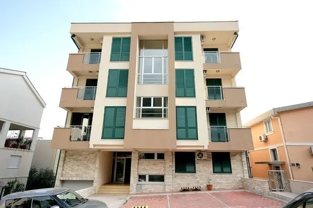 Apartments Mirista