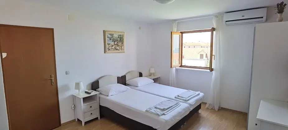 Apartments Neva Supetar