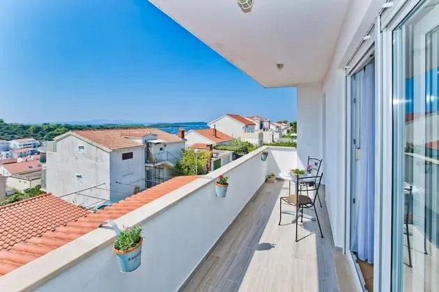 Apartments Nina Hvar town