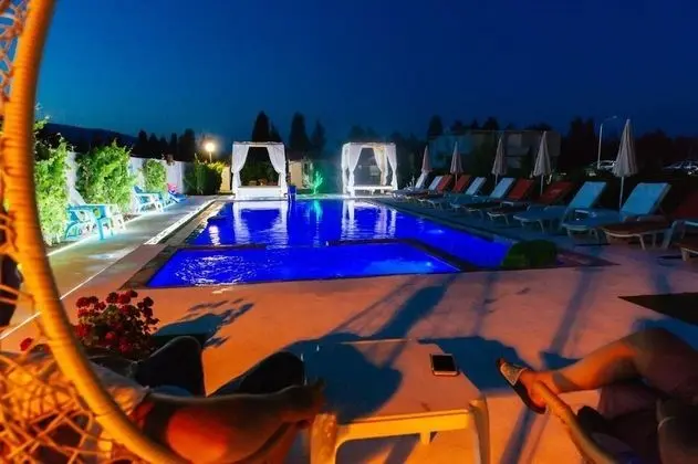 Apartments Paradise - Havuz
