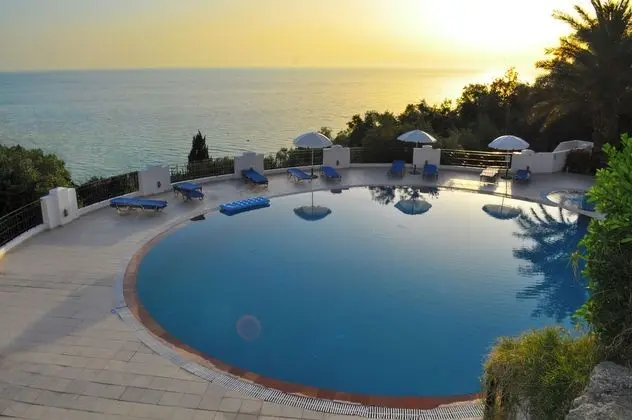 Apartments With Pool Maria on Agios Gordios Beach - Dış Mekan