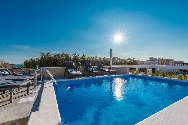 Apartments with Pool Villa Zora - Havuz