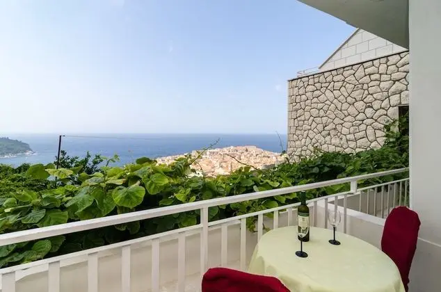Apartments and Room Lora