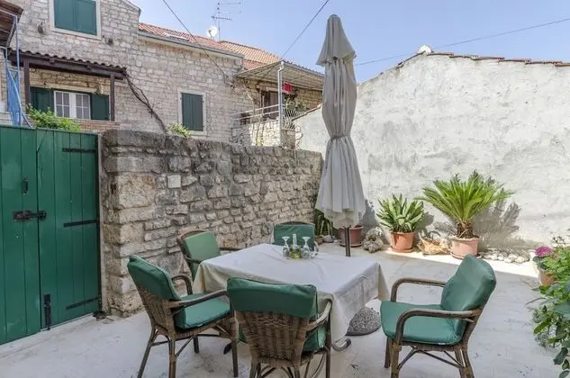 Apartments and Room Lucijo
