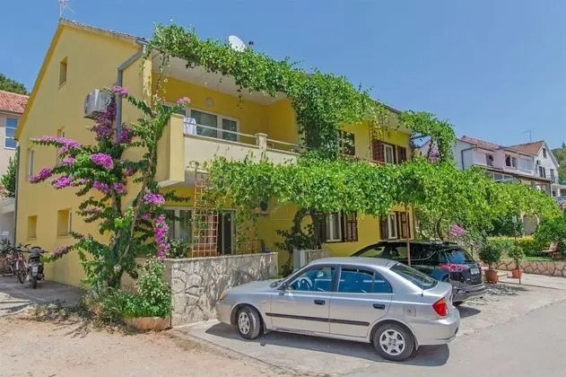 Apartments and Rooms Anita