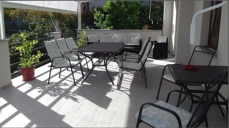 Apartments and Rooms Antee