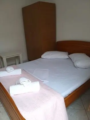 Apartments and Rooms Armanda