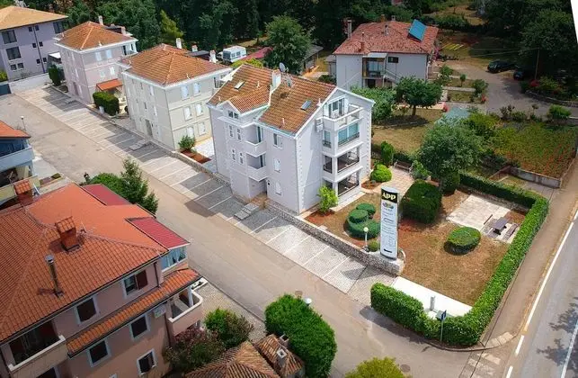 Apartments and Rooms Degra