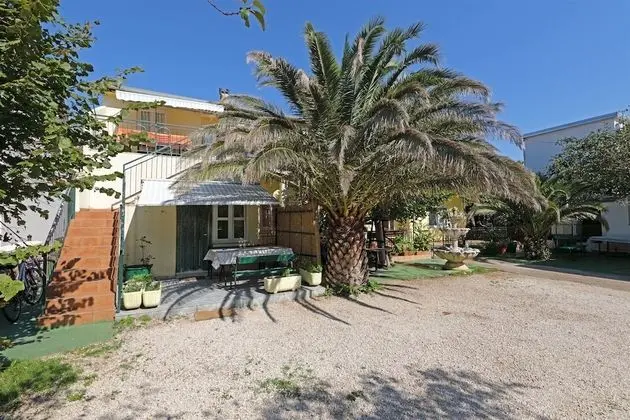 Apartments and Rooms Dragica