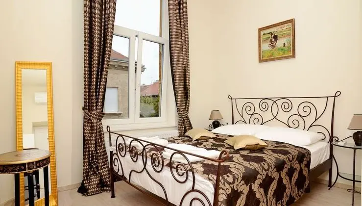 Apartments & Rooms Flowers - Oda