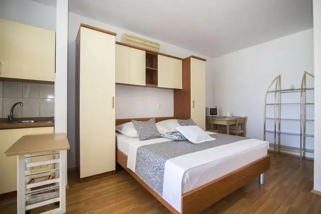 Apartments and Rooms Kapulica