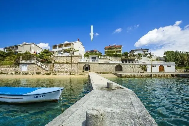 Apartments and Rooms Krstinić