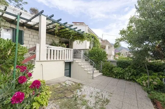 Apartments and Rooms Vojmir