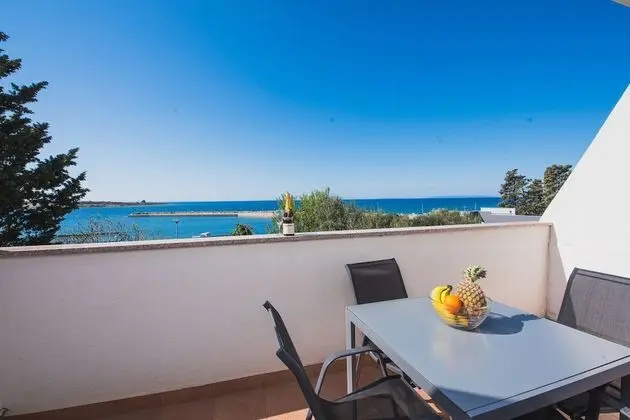 Apartments by the Sea Semy