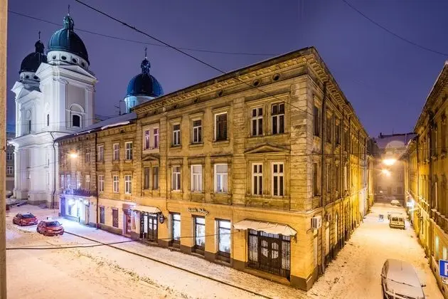 Apartments on Square Rynok on Theatralna Street