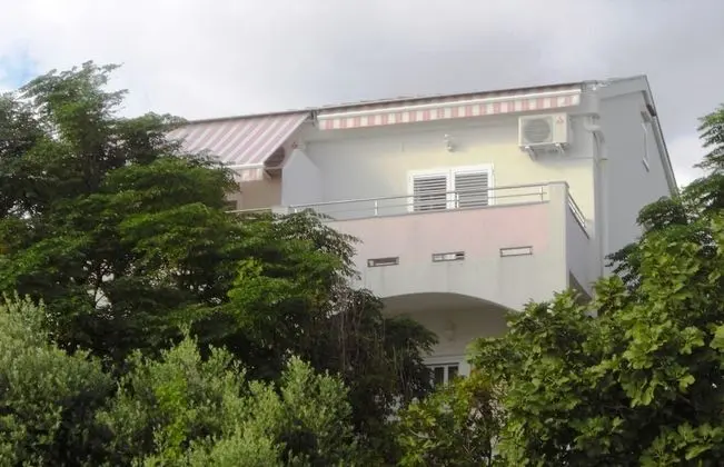 Apartments Tomi