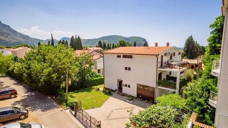 Apartments Viktorija - Dış Mekan