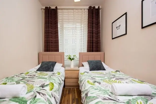 Apartments Warsaw Hoza by Renters - Oda