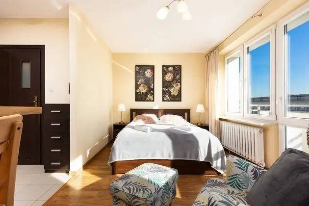 Apartments Warsaw Krucza by Renters