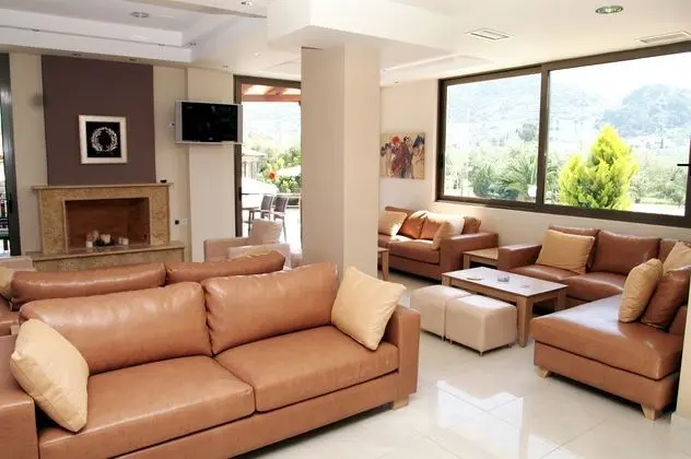 Apollo Resort Art - Lobi