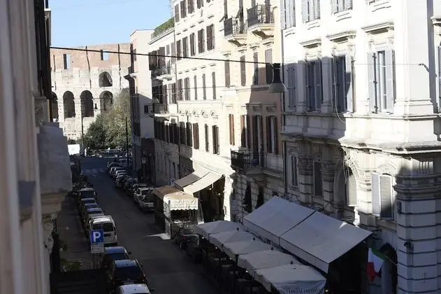 APPARTAMENTO SANTI QUATTRO 1 e 2 - COLOSSEO - Dış Mekan
