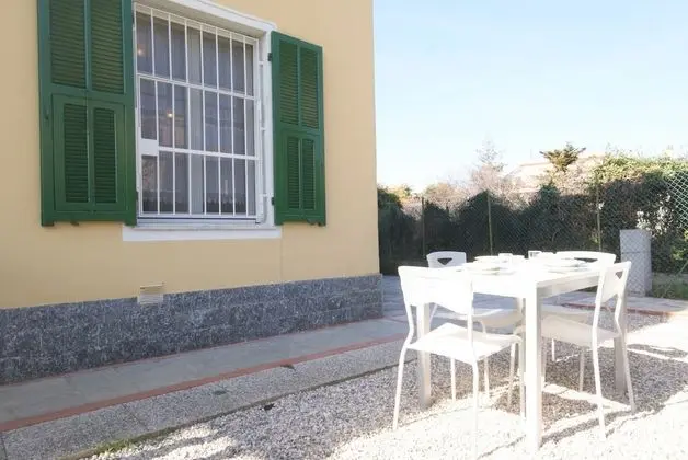 Appartamento Via dei Giardini - Dış Mekan
