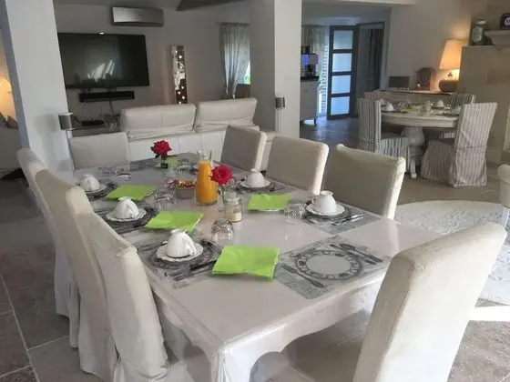Appartement avec piscine de la Croix - Yerinde Yemek