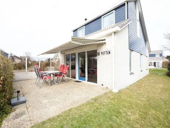 Appealing Holiday Home in De Koog With Sauna