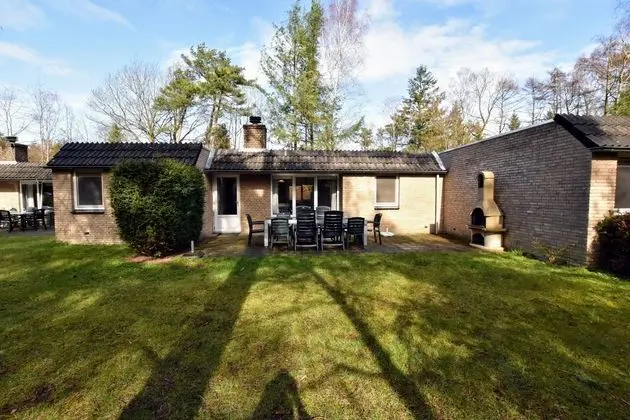 Appealing Holiday Home in Guelders near Forest - Dış Mekan
